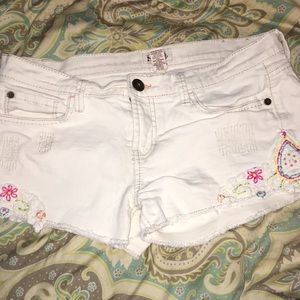 Mudd white embroidered shorts